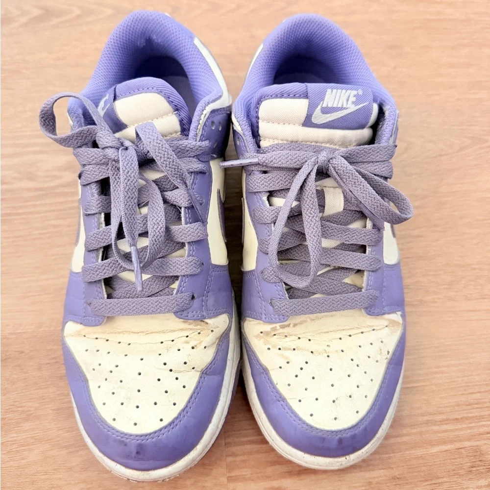 Nike Lavender and White Athletic Shoes - Picture 2 of 7